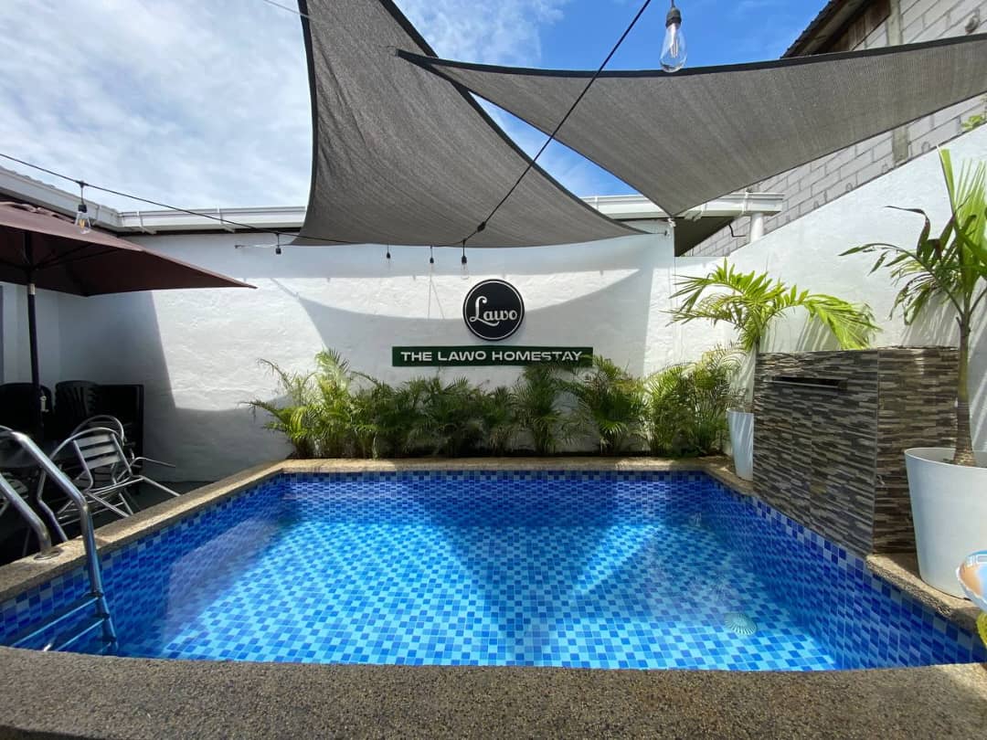 Private pool waktu malam The Lawo Homestay Pengadang Baru