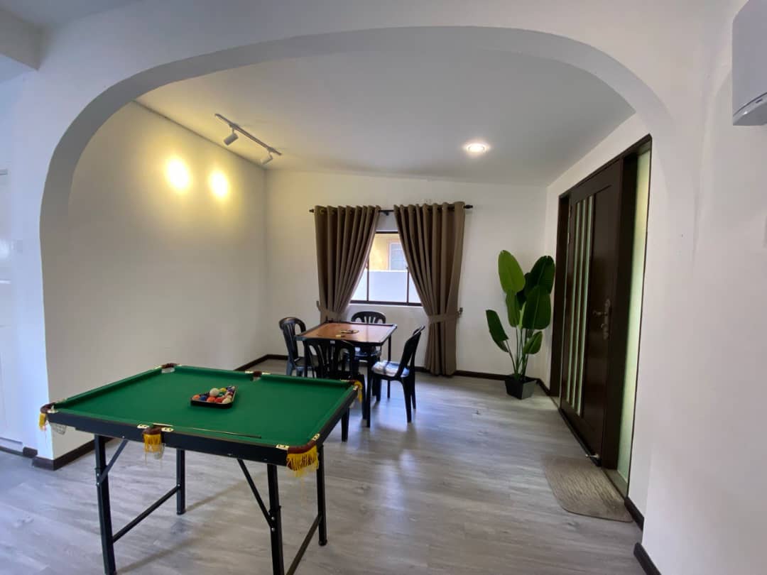 Ruang indoor games pool table Unit 1
